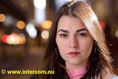 00 80 Young Woman M8L_9163